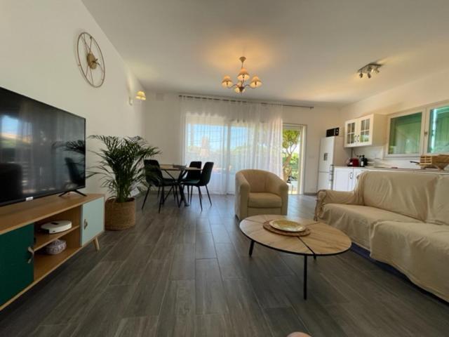 2 Pieces En Rdjardin Avec 2 Grands Terrasses Apartment อองทีบส์ ภายนอก รูปภาพ